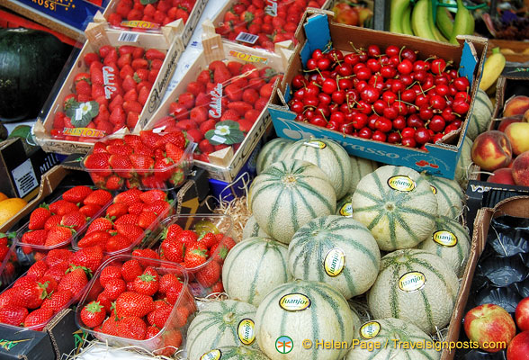 Fruits in season at Marché des Enfants Rouges