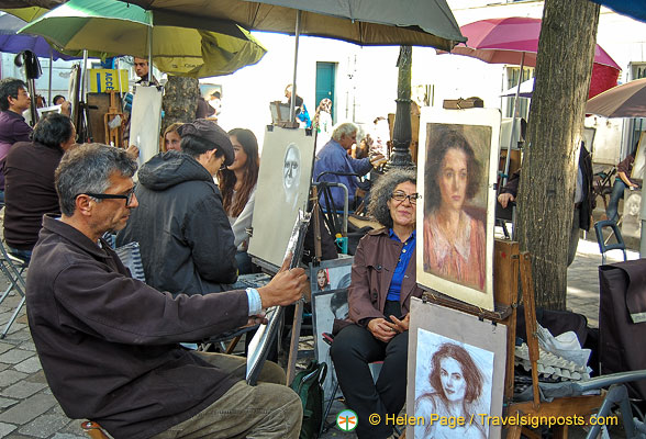 Place du Tertre artists doing a busy trade