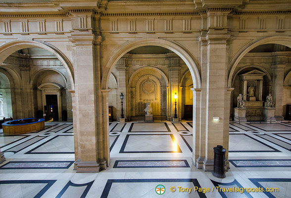 Through the middle arch is the Memorial Palace. Commemoration of the war dead takes place here several times a year