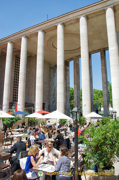 Courtyard cafe at the Palais de Tokyo