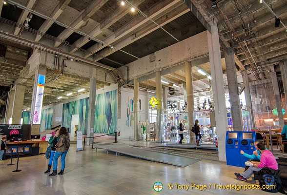 Palais de Tokyo lobby