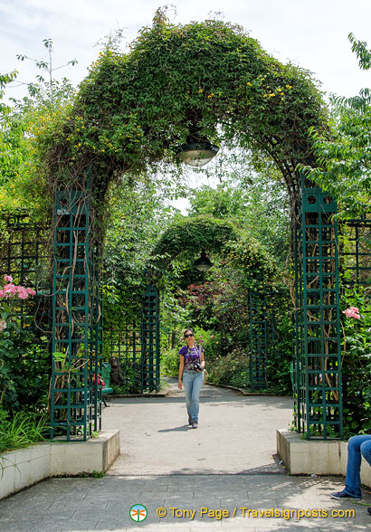 Me, enjoying a stroll through the Promenade Plantée