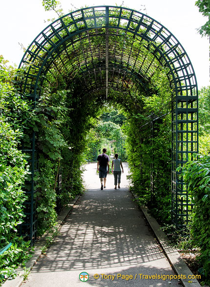 A romantic stroll through the Promenade Plantée 