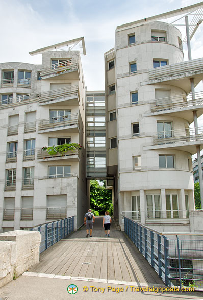 The Promenade Plantée seems to cut through these residential apartments