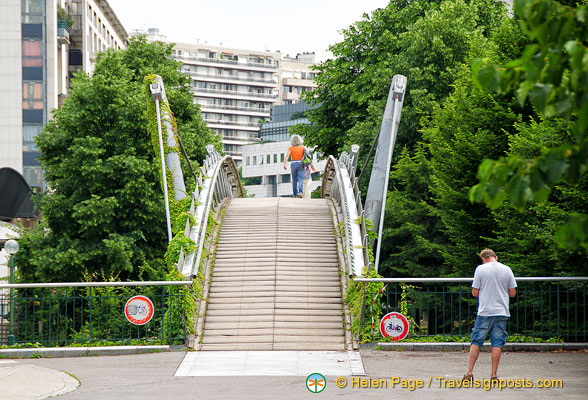 Promenade Plantée takes you through a modern apartment block