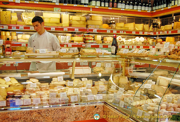 La Fromagerie, a great cheese shop at 31 rue Cler