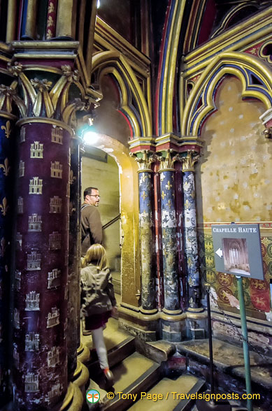 The columns with the purple background bear the arms of Queen Blanche of Castile, Louis IX's mother