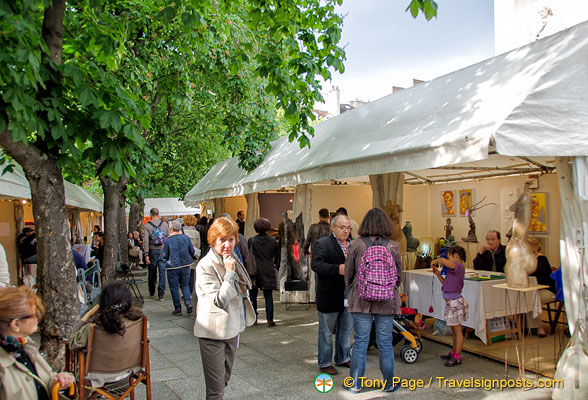 Contemporary art market at St Sulpice