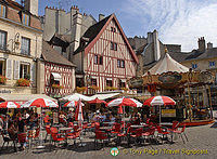 Place Francois Rude, also known as Place du Bareuzai