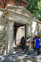 Side entrance to Père-Lachaise