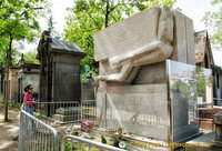 Grave of Oscar Wilde