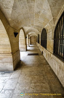 Women's courtyard arcade