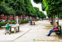 Enjoying table tennis in the Jardin du Luxembourg