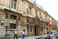 Musée Carnavalet entrance on rue de Sévigné