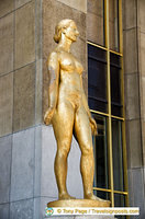 Le matin, a sculpture by Pyras