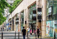 Shops along Av. Daumesnil