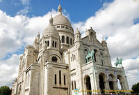 The equestrian statues of King Saint-Louis and Joan of Arc on top of the portico