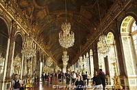 The King passes through the Hall every day on his way to the chapel.